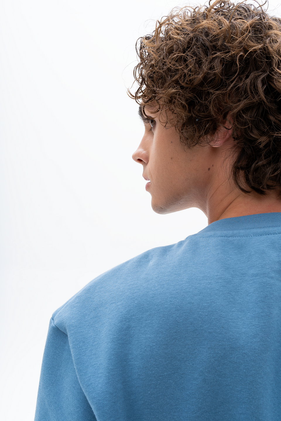 AKANTARA Basic Crewneck Sweatshirt displayed in various sizes, highlighting relaxed unisex fit