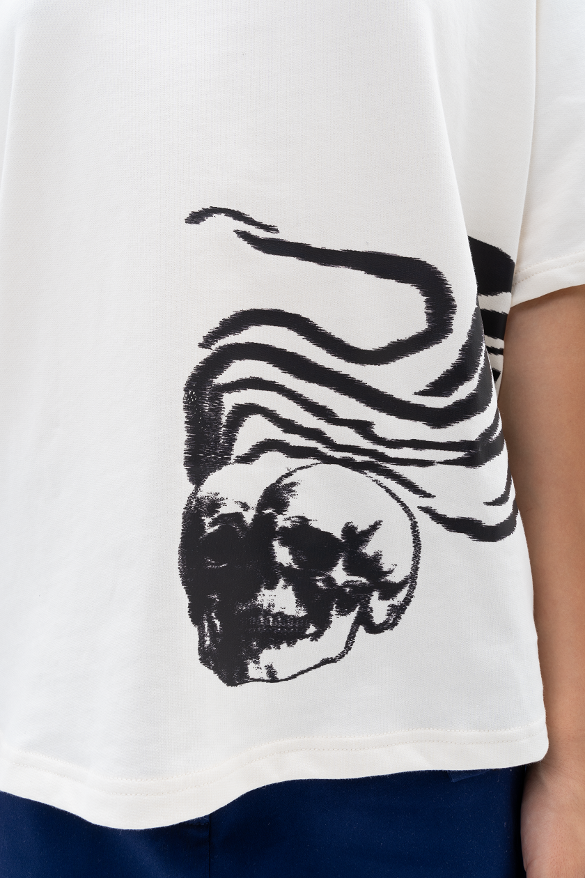 Faded skull print on the front, bottom left of the AKANTARA Faded Skulls Print T-Shirt